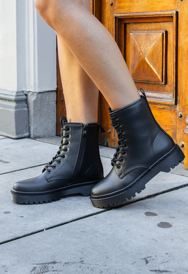 Famous Online Store Boots Esmée zwart