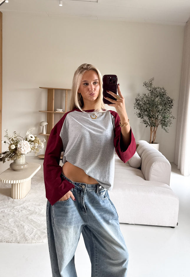 Famous Online Store Oversized grijs T-shirt bordeaux mouwen